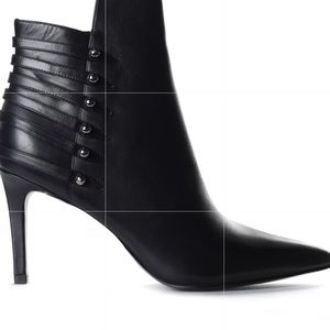 Kendall + Kylie
Women's Leah Pointe... Black-Size 8.5 M- Brand New - Leather